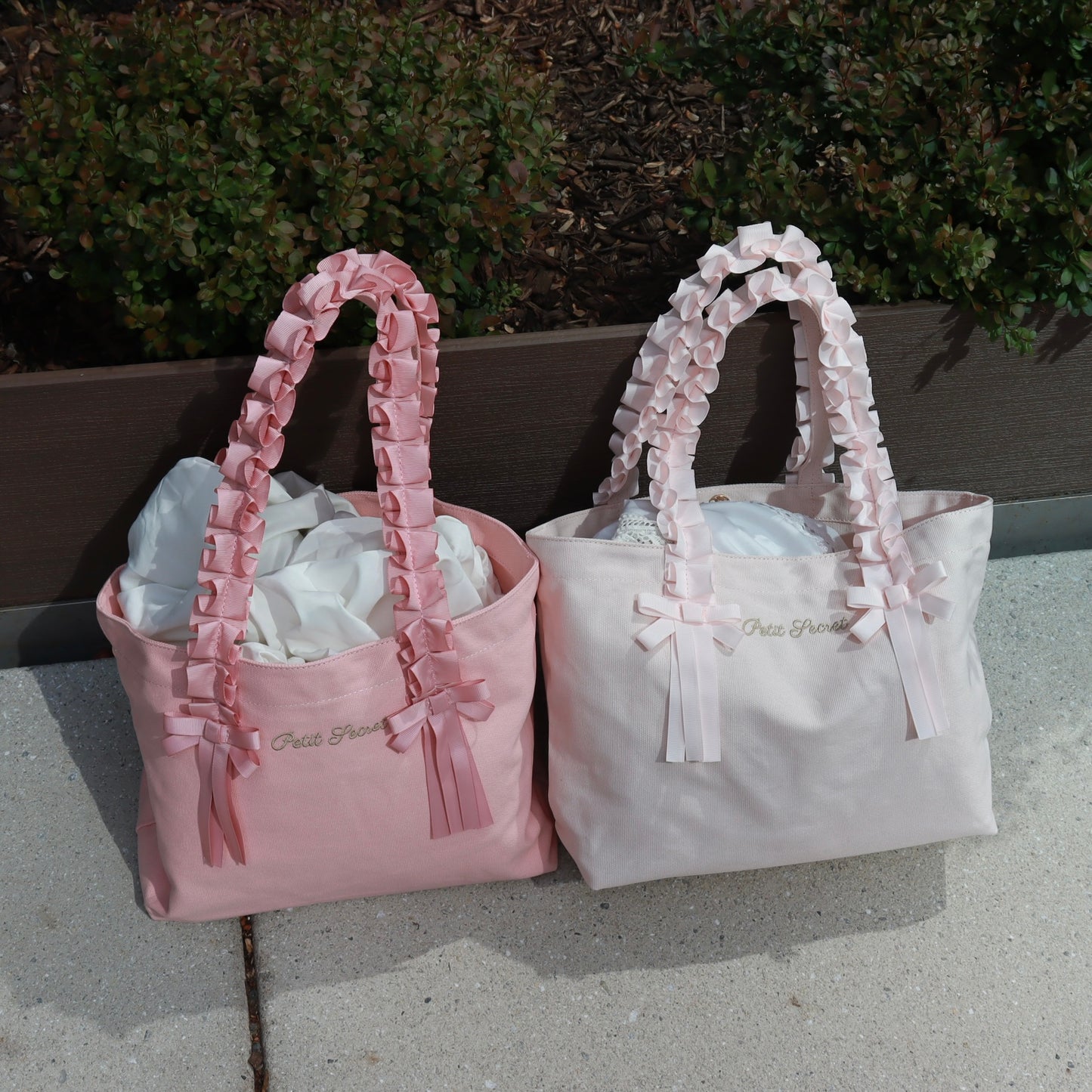 Petit Secret Ruffles Strap Tote Bag
