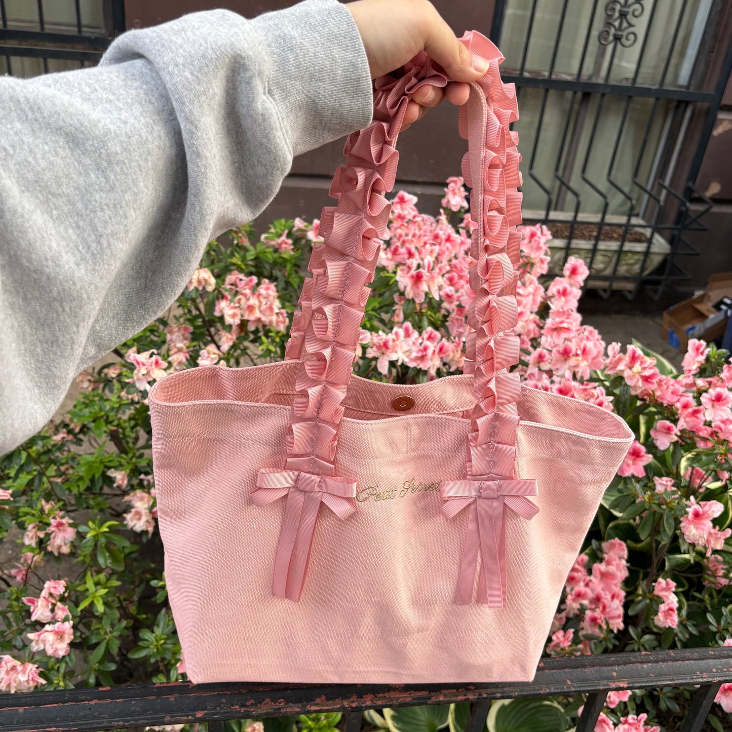Petit Secret Ruffles Strap Tote Bag