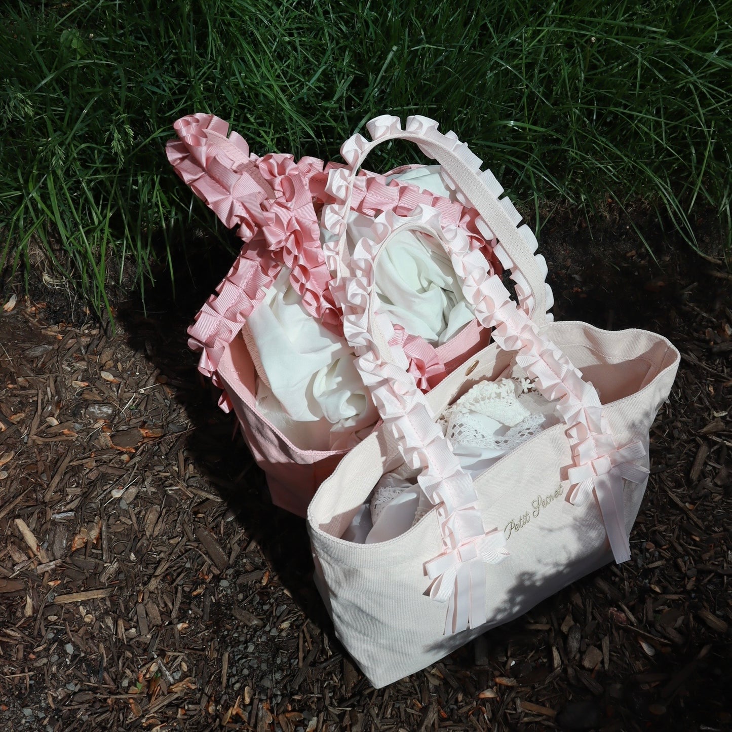 Petit Secret Ruffles Strap Tote Bag