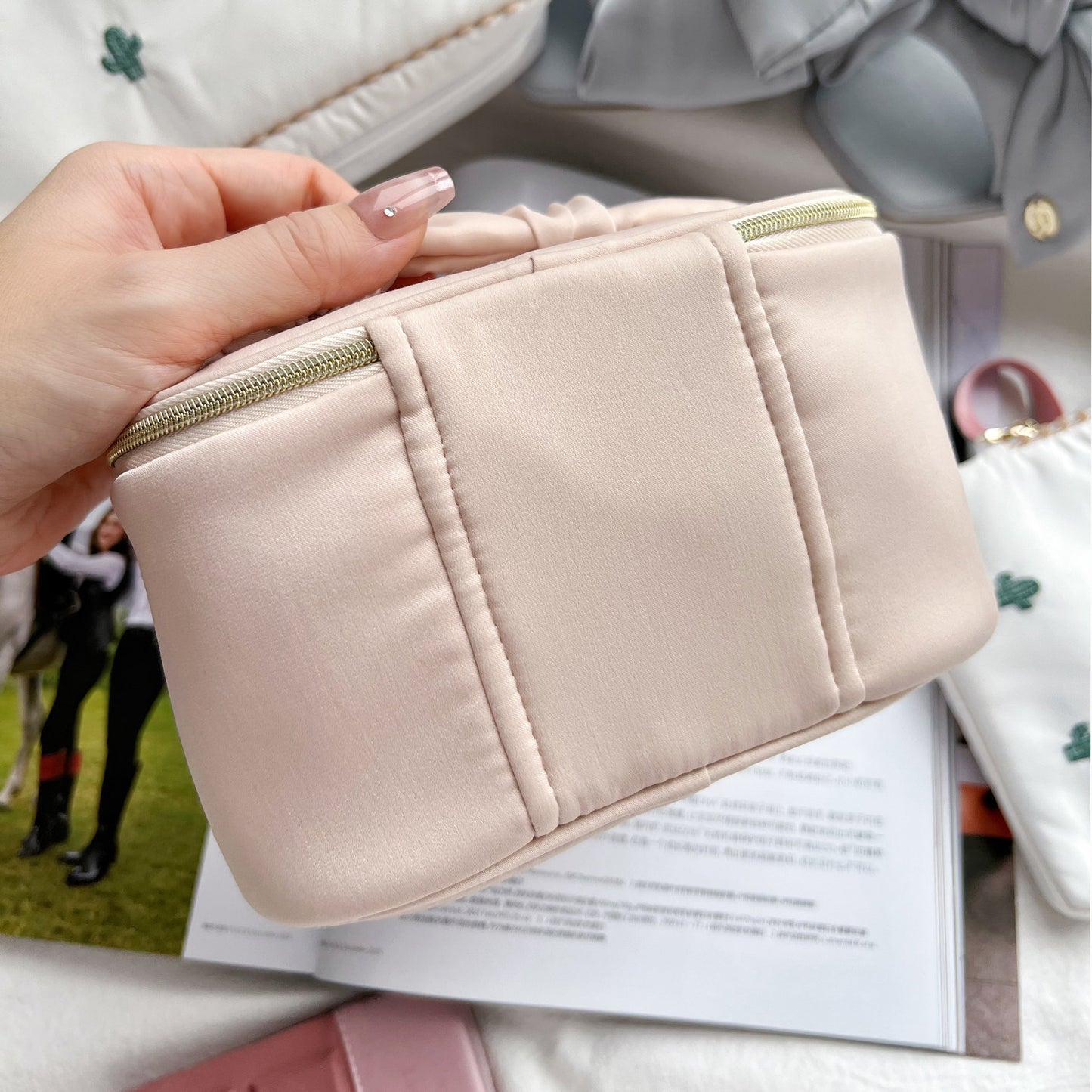 Fresh & Minimalist Solid Color Ruffle Barrel Bag - Top-Handle Small Makeup Pouch