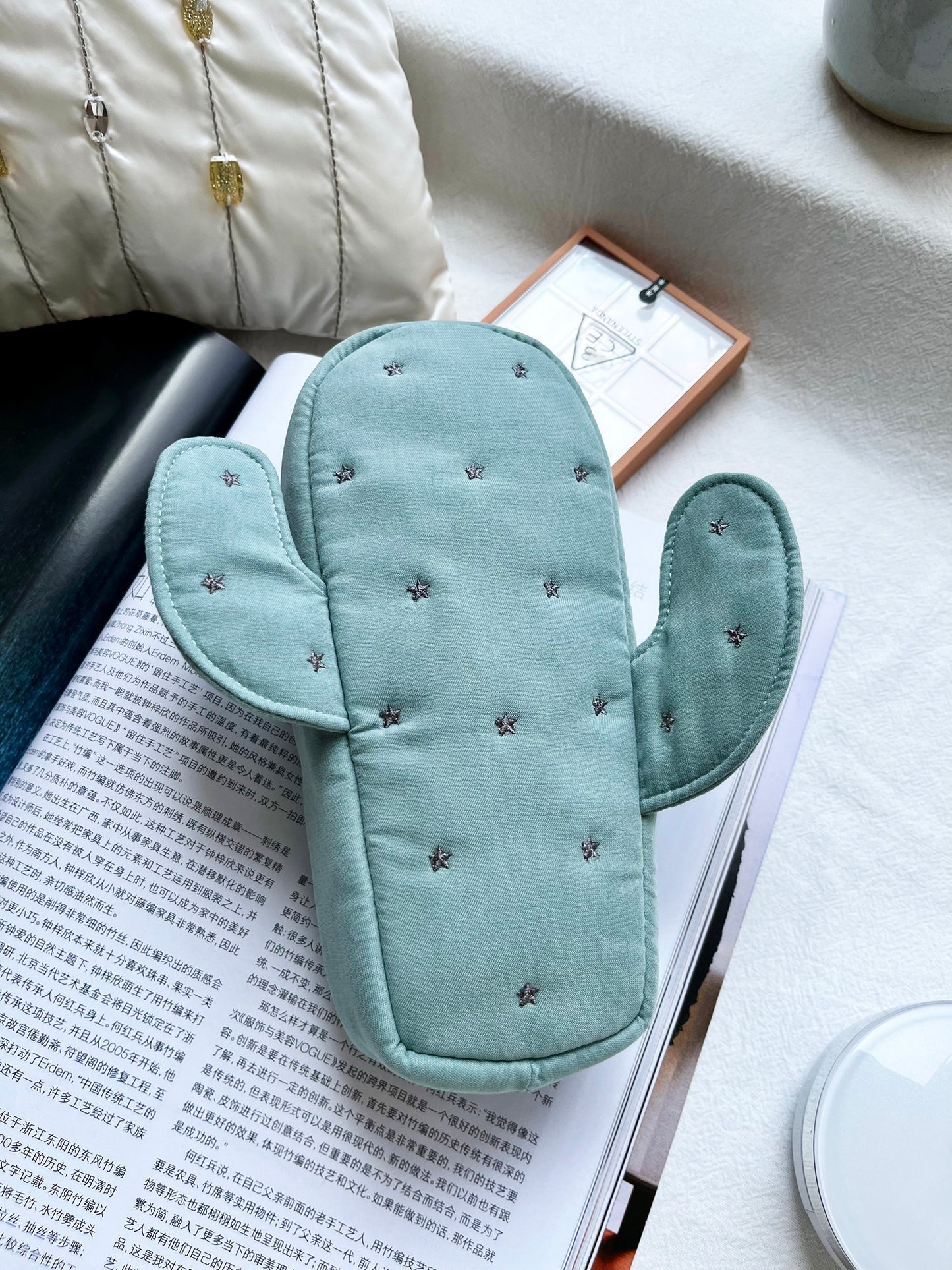 Petit Trouver Cactus Shaped Makeup Bag Ribbon Print Cosmetic Brush Pouch & Clutch